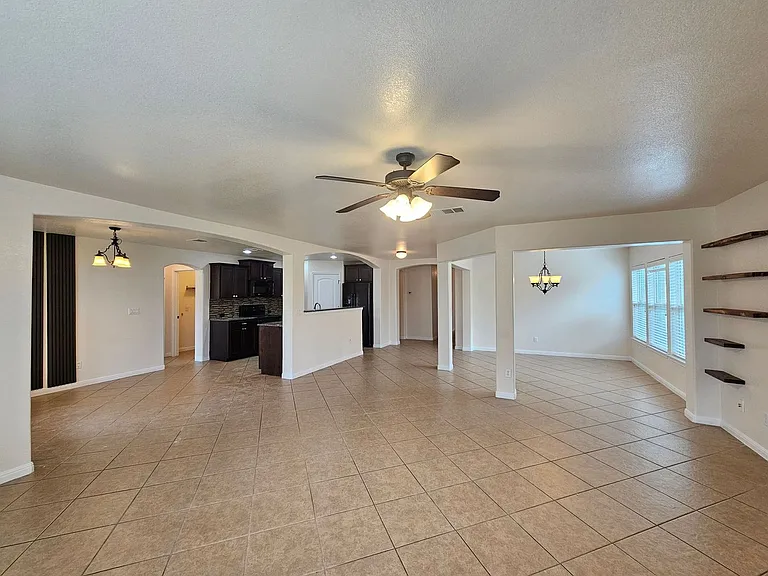 304 W Libra Dr — Photo 3