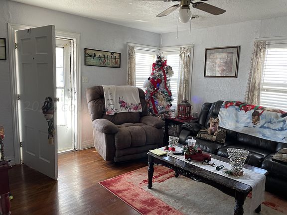3rd image of 528 N Nelson St