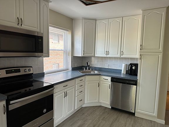 4th image of 1087 Terrace Dr