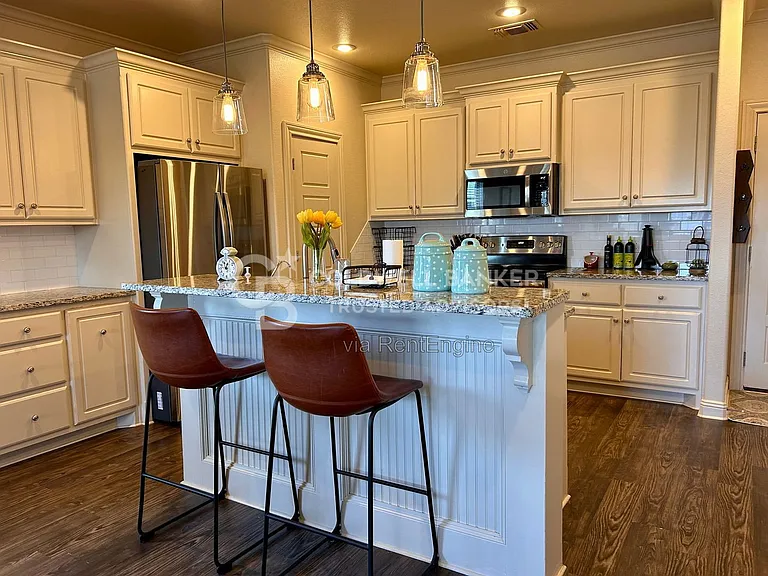 10317 Vernon Dr — Photo 9
