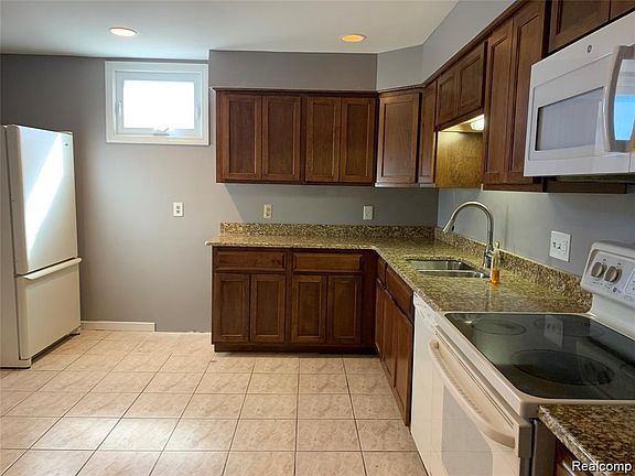 5th image of 6634 Maple Lakes Dr