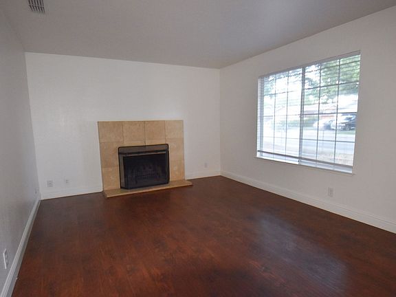 3rd image of 6828 Sprig Dr