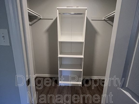 5th image of 926 Dainard Dr