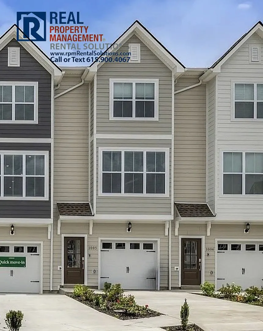 Like new townhome in Chapel Hill with conditioned bonus space and office! — Photo 1