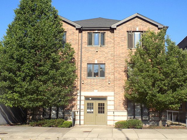 1st image of 3126 Oak Park Ave Unit 2S
