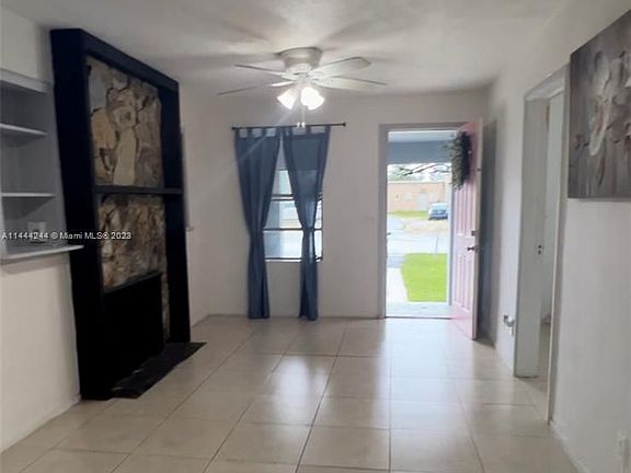 4th image of 370 NE 166th St #1