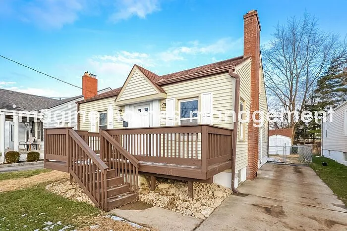 3 bed, 2.0 bath, 1175 sqft, $2,269 — Photo 2