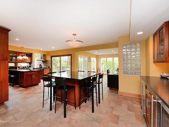 5th image of 4 Beatrice Ln