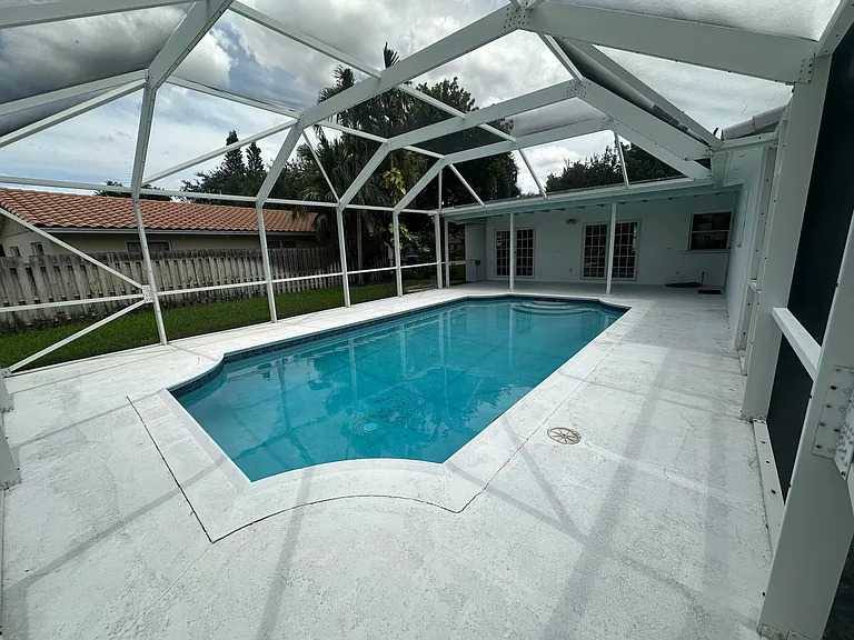 11261 NW 42nd St — Photo 34