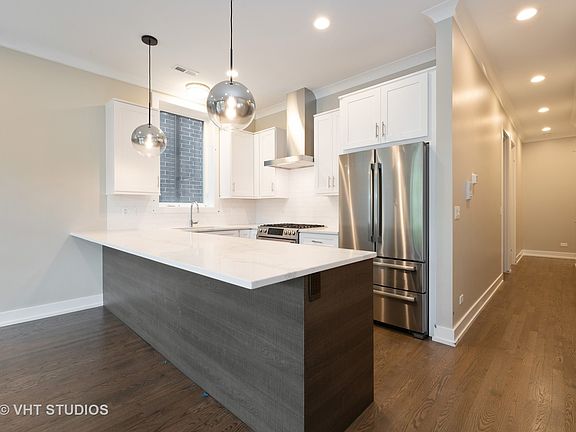 3rd image of 1540 N Campbell Ave #2