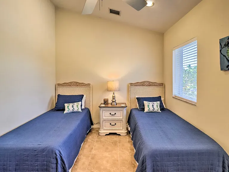 twin bedroom.