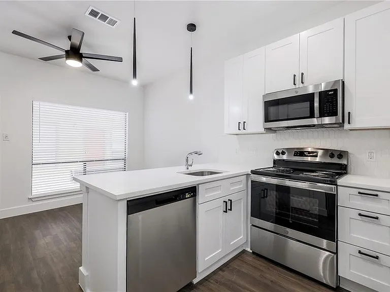 908 Poplar St #105 — Photo 2