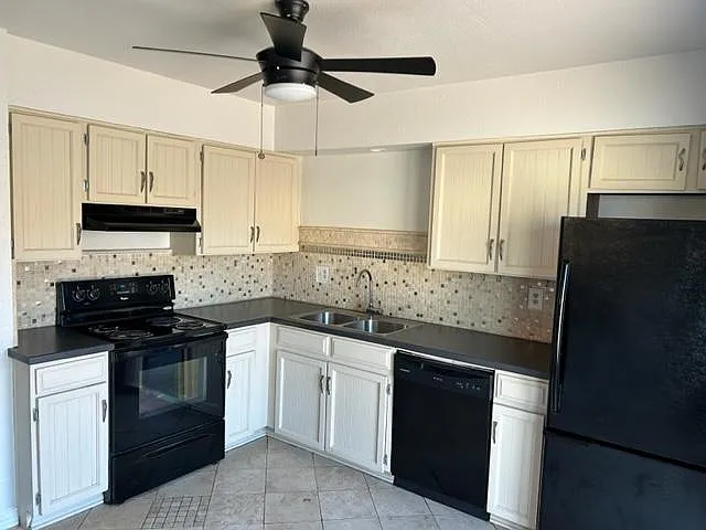 3 bed, 1052 sqft, $2,350 — Photo 2