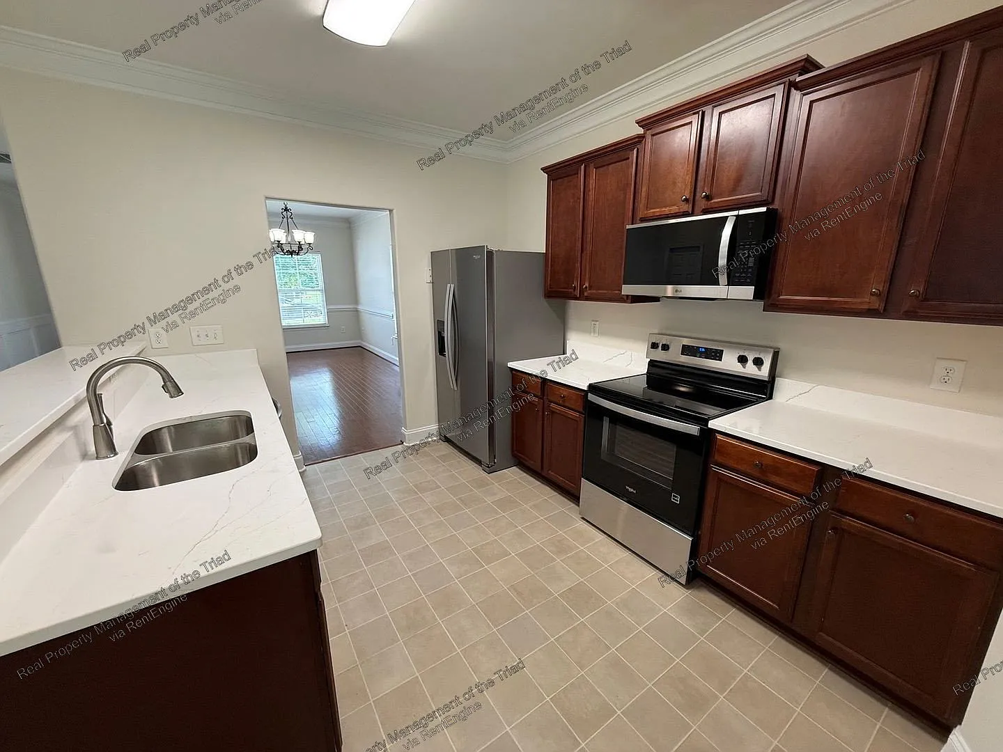 4 bed, 2.5 bath, 2417 sqft, $2,295 — Photo 4