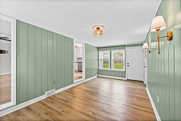 9218 Hallock Dr — Photo 5