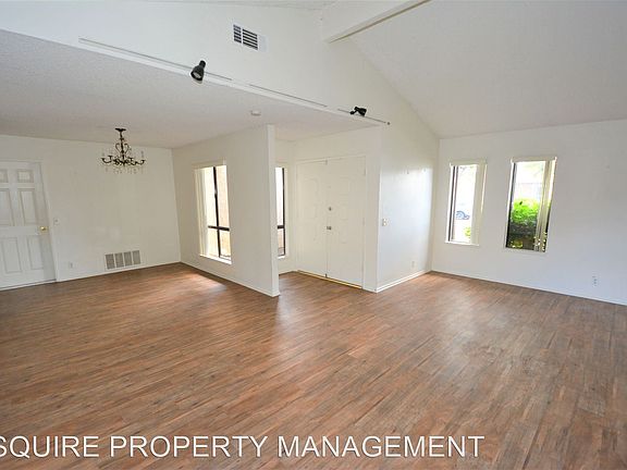 4th image of 1142 Bordeaux Ave