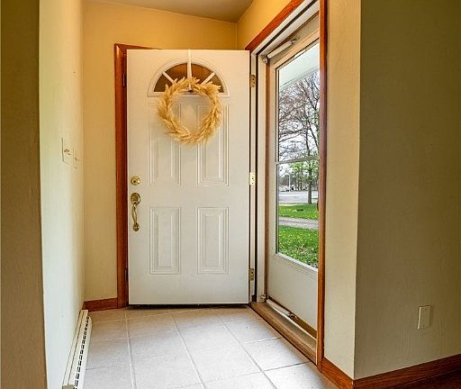 5th image of 819 Karen Ln