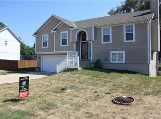 745 River Falls Rd, Edwardsville, KS 66111