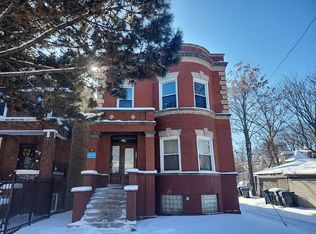 359 E 70th St, Chicago, IL 60637