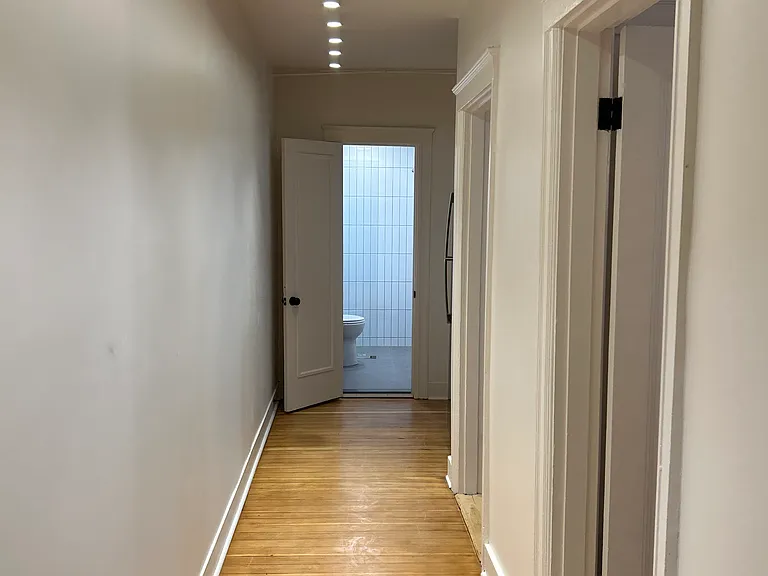 109 Montgomery St #2 — Photo 40