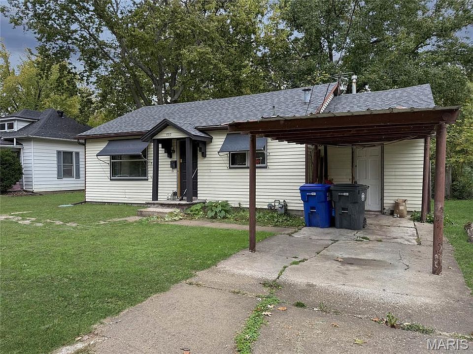 2nd image of 1703 S Warren Ave