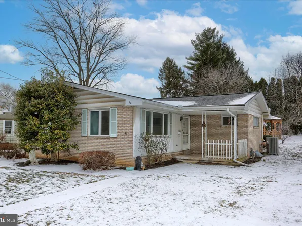 12 S George St, Mechanicsburg, PA 17055