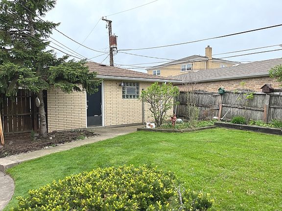 4th image of 8632 Leclaire Ave
