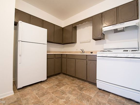 634 Sibley Blvd Apartments Chicago Kitchen_03