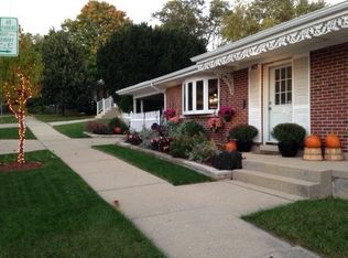 415 Stoddard Ave, Wheaton, IL 60187