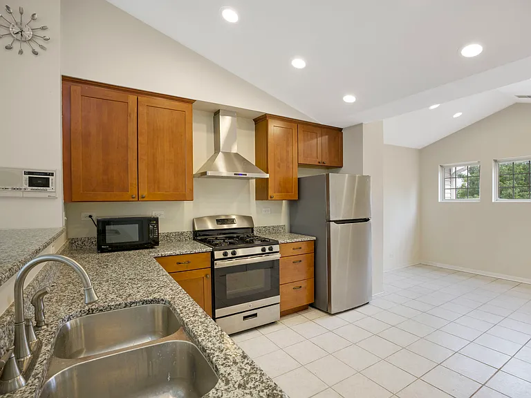 3073 Kentshire Cir — Photo 3
