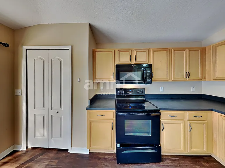 10047 Perthshire Cir — Photo 3