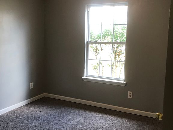 3rd image of 456 Dorchester Dr