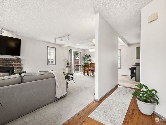 4th image of 25032 Lake Wilderness Country Club Drive SE