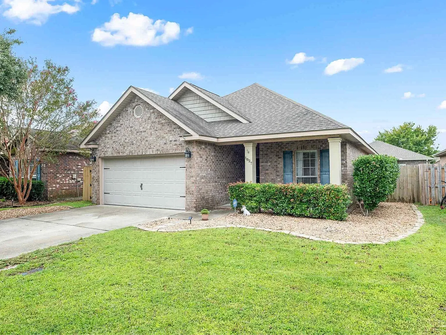 3 bed, 1576 sqft, $2,000 — Photo 2