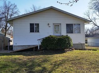 945 15th Ave SW, Cedar Rapids, IA 52404