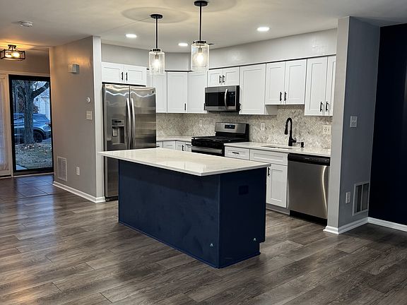 3rd image of 9 Meadow Ln