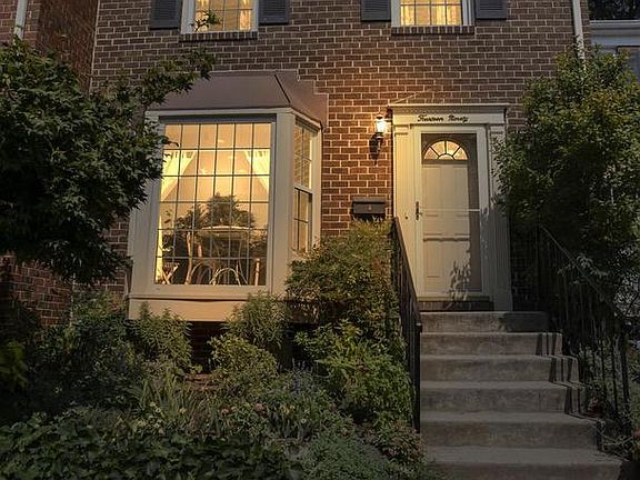 2nd image of 1490 Birdwood Ct