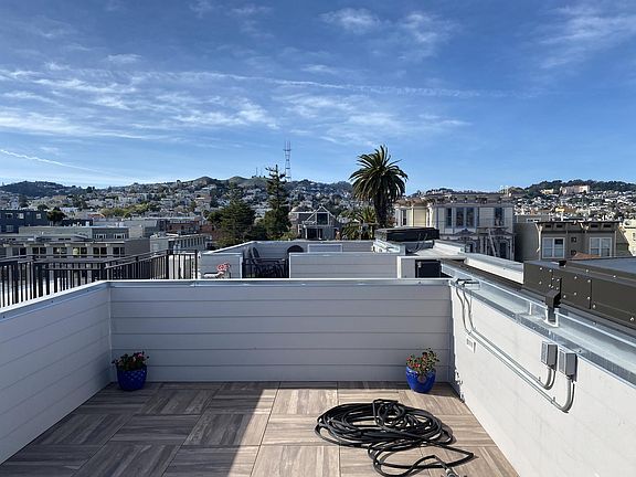 2nd image of 833 S Van Ness Ave