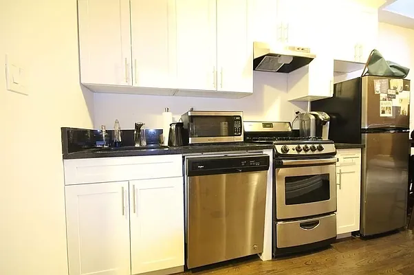 Rented by Compass | media 7