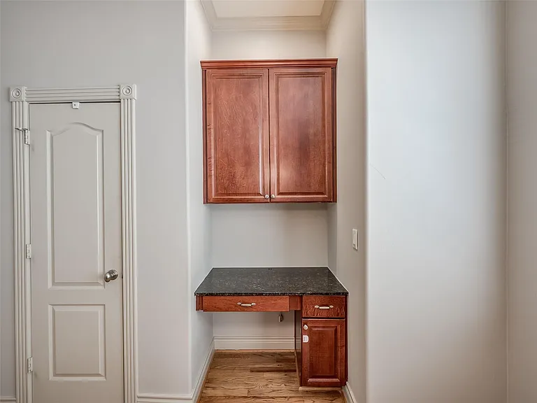 315 Sandman St — Photo 37