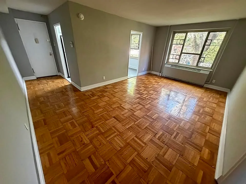 71st Cres, Fresh Meadows — Photo 3
