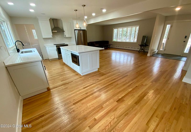 4th image of 3555 E Lydius Street