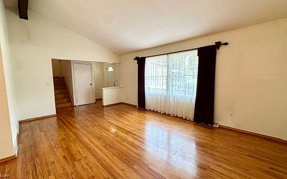 3rd image of 26888 Sweetbriar Dr