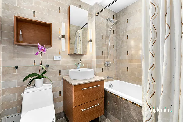 Sold by Triplemint | media 6
