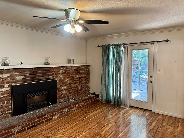 1880 Barnett Way — Photo 4