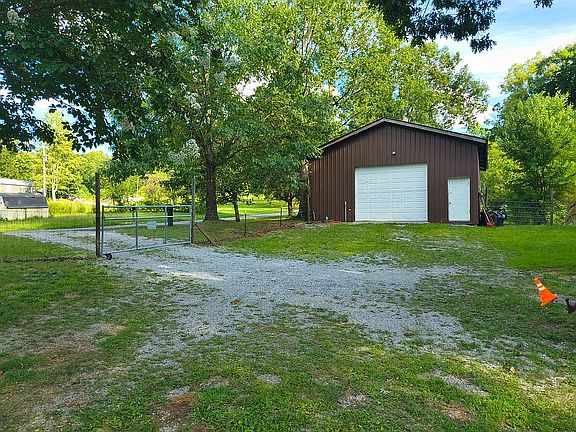 2nd image of 731 Fairgrounds Rd