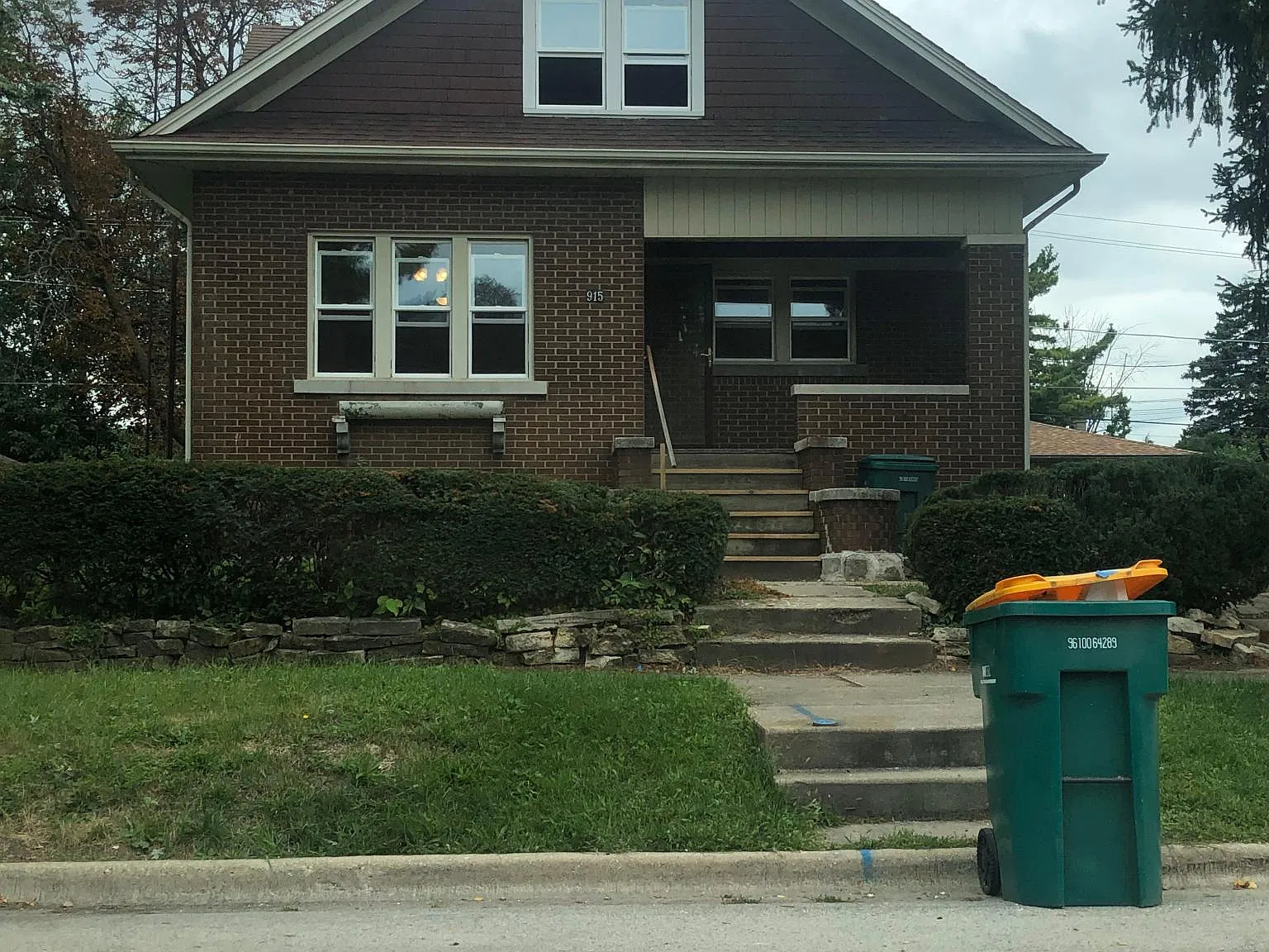 915 Vine St — Photo 1
