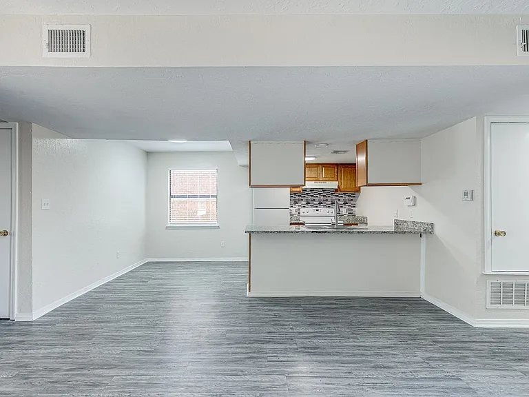 2904 NW 45th Pl #2904-C — Photo 1