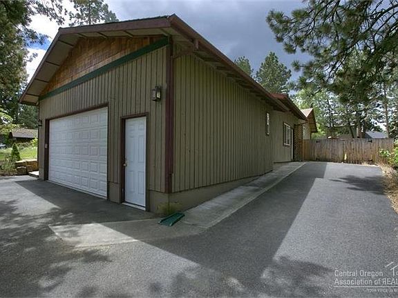 3rd image of 61191 SW Larkwood Dr