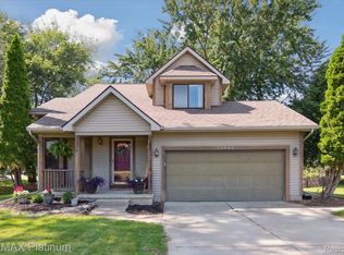 14082 N Fenton Rd, Fenton, MI 48430